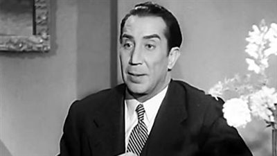 تبرأ منه والده وعرف أكثر من ألف امرأة.. حكايات لا تصدق عن فنان الشعب يوسف وهبي