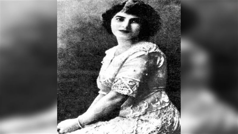 الاديبة مى زيادة