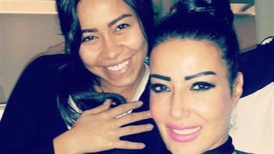 سمية الخشاب تدعم شيرين: حاسة بيكي.. وطيبة القلب ساعات بتبقى ابتلاء