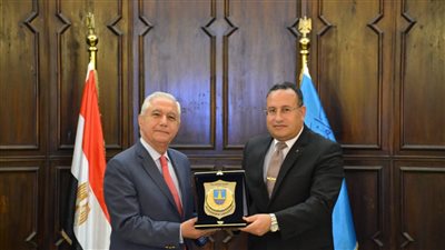 رئيس جامعة الإسكندرية يستقبل وفد مجلس أمناء 