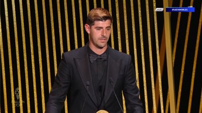 كورتوا يفوز بجائزة أفضل حارس في العالم 