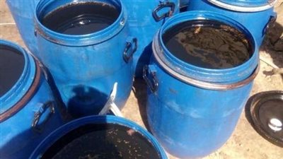 ضبط 320 لتر زيت طعام فاسد داخل مخزن بجنوب الجيزة