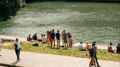 فرنسا تتكلف مليار يورو لعودة السباحة في نهر السين