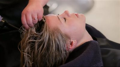 تحذير للنساء.. منتجات تنعيم الشعر تسبب هذا النوع من السرطان