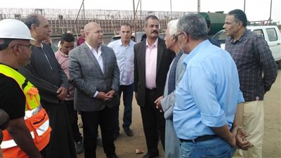 نائب محافظ الجيزة يؤكد ضرروة رفع المخلفات وتجريد الطرق بشكل دوري | صور