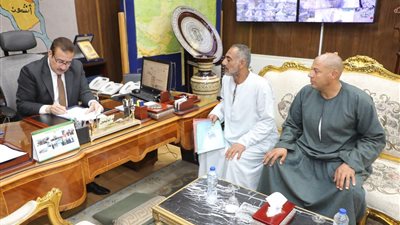 محافظ المنوفية يلتقي وفدا من أهالي أشمون ومنوف والسادات