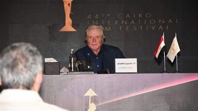 حسين فهمي يعلن عن ترميم 3 أفلام كلاسيكية لعرضها في مهرجان القاهرة السينمائي