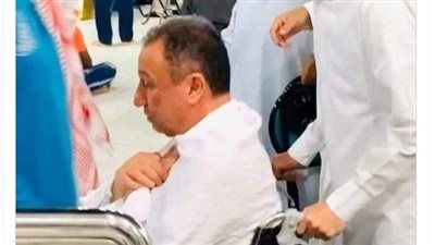 الخطيب يؤدي العمرة على كرسي متحرك.. ندى بسيوني: دعواتنا بالشفاء العاجل