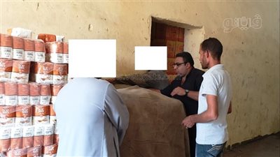إعدام 2 طن مواد غذائية فاسدة في أسوان | صور