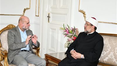 وزير الأوقاف يبحث مع قاضي قضاة فلسطين سبل التعاون المشترك