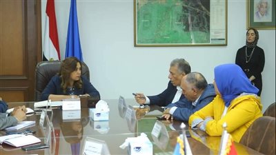 محافظ دمياط تناقش مخطط تطوير النصب التذكارى وكورنيش النيل