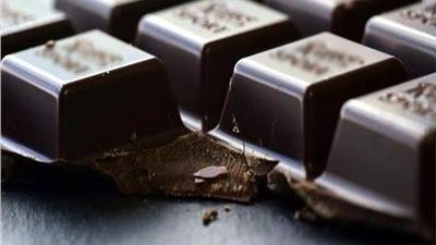 دراسة: تناول الشيكولاتة يعالج الاكتئاب بشرط | فيديو