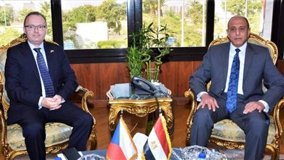 وزير الطيران يلتقي سفير جمهورية التشيك لتعزيز سبل التعاون بين البلدين