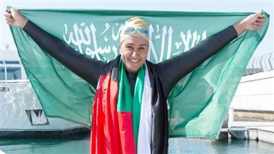 إنجاز للمرأة العربية.. مريم بن لادن تسبح من السعودية إلى مصر