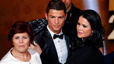 بتعليق وعلامة اشمئزاز .. شقيقة رونالدو تهاجم مدرب مانشستر يونايتد 