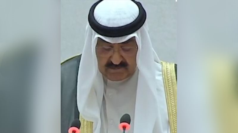 لحظة بكاء ولي عهد