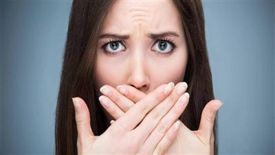 أسباب وطرق التخلص من روائح الفم الكريهة 