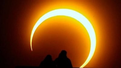 العالم يترقب الانهيار الجزئي للطاقة.. والمصريون يستقبلون كسوف الشمس بالصلاة 