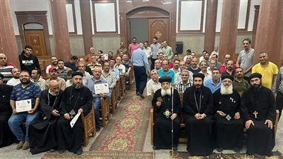 الأنبا دانيال يكرم المشاركين في كورس خدام الرجال الحرفيين بالمعادي