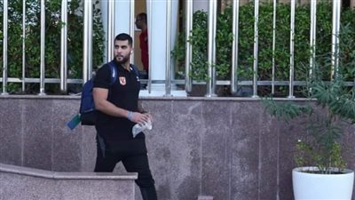 وصول رجال يد الأهلى إلى ملعب مباراة بنفيكا| فيديو