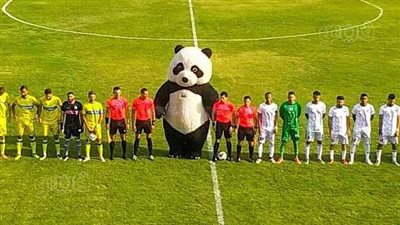 طرائف القسم الثاني.. الباندا تظهر في مباراة لافيينا والمدينة|صور