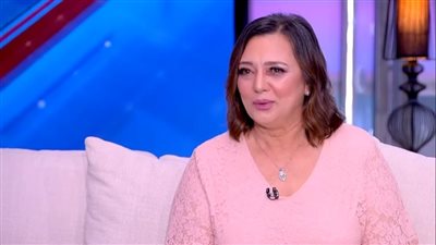 عزة بهاء تكشف تفاصيل أزمة الملابس الخليعة في فيلمها مع الشحات مبروك |فيديو