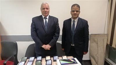 هاتف أو اتنين.. تعرف على عدد الهواتف المسموح للمسافر العودة بها من الخارج