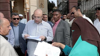 محافظ بني سويف يستمع لمطالب وشكاوى المواطنين 