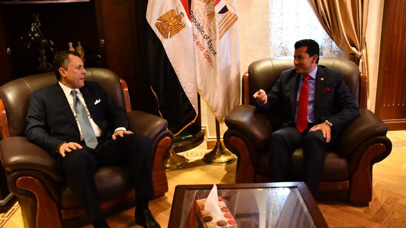 اجتماع وزيرا السياحة