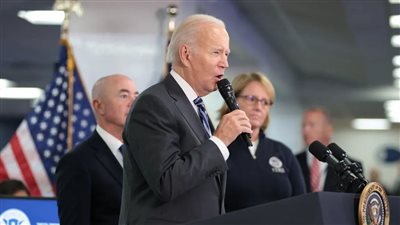 بايدن يغازل الفقراء.. ويعلن شراء أمريكا للنفط عندما يصبح البرميل بـ70 دولارا