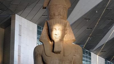 للعام الرابع.. نجاح تجارب تعامد الشمس على وجه رمسيس الثاني بالمتحف الكبير