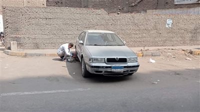 رفع 8 سيارات مركونة وغلق 4 مصانع وإزالة منشآت في حملات بالجيزة| صور