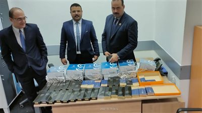 جمارك مطار القاهرة تضبط محاولة تهريب كمية من الحقن المستخدمة في التجميل