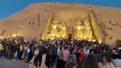 لحظة تعامد الشمس على وجه رمسيس الثاني في أبو سمبل | فيديو