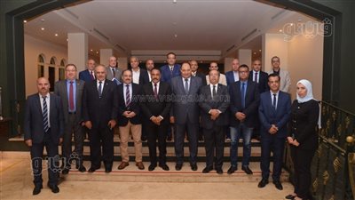 محافظ مطروح ونائب وزير الزراعة يوقعان عقد مشروع تعزيز المواءمة في البيئات الصحراوية