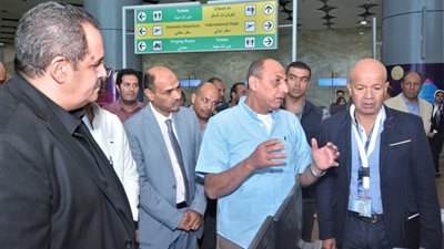 يستقبل أولى الرحلات نوفمبر المقبل.. وزير الطيران يتفقد الاستعدادات النهائية لتشغيل مطار سفنكس