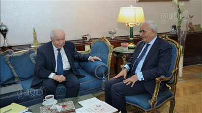 وزير التعليم يلتقي الرئيس المؤسس لمجموعة طلال أبو غزالة العالمية