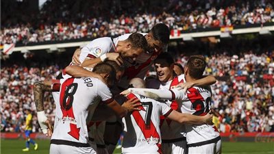 رايو فاليكانو يسحق قادش 1/5 في الدوري الإسباني