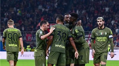 ميلان يضرب مونزا 1/4 في الدوري الإيطالي