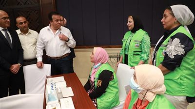 وزير الصحة يشهد انطلاق حملة لتطعيم العاملين بالفنادق ضد الالتهاب الكبدي 