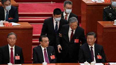 الصين تكشف سبب سحب الرئيس السابق أمام الكاميرات