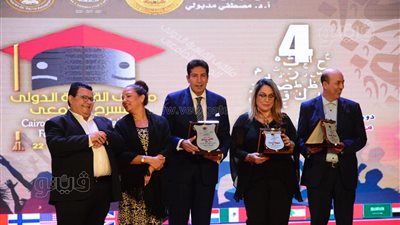 تكريم هاني رمزي في افتتاح الدورة الرابعة من ملتقى القاهرة الدولي للمسرح الجامعي | صور