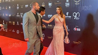 السقا وسيرين عبد النور وإلهام شاهين يخطفان الأنظار على السجادة الحمراء بمهرجان الفضائيات العربية | صور