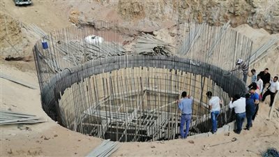 التحقيق في إصابة 3 عمال سقطوا بحفرة تحت الإنشاء بطريق السويس