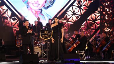 هاني شاكر يقدم 