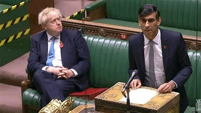 سوناك وجونسون يتصدران سباق المرشحين لخلافة تراس