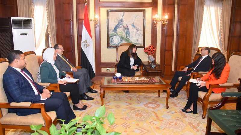 وزيرة الهجرة تستقبل