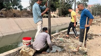 خوفا على أطفالهم.. الأهالي يقيمون سورًا حديديًا على ترعة الكرما بالغربية|صور