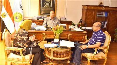 محافظ أسيوط يتابع استكمال 137 وحدة صحية بقرى 