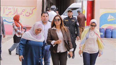 محافظ دمياط تتابع سير اليوم الدراسي بمدرسة الهدى الابتدائية | صور
